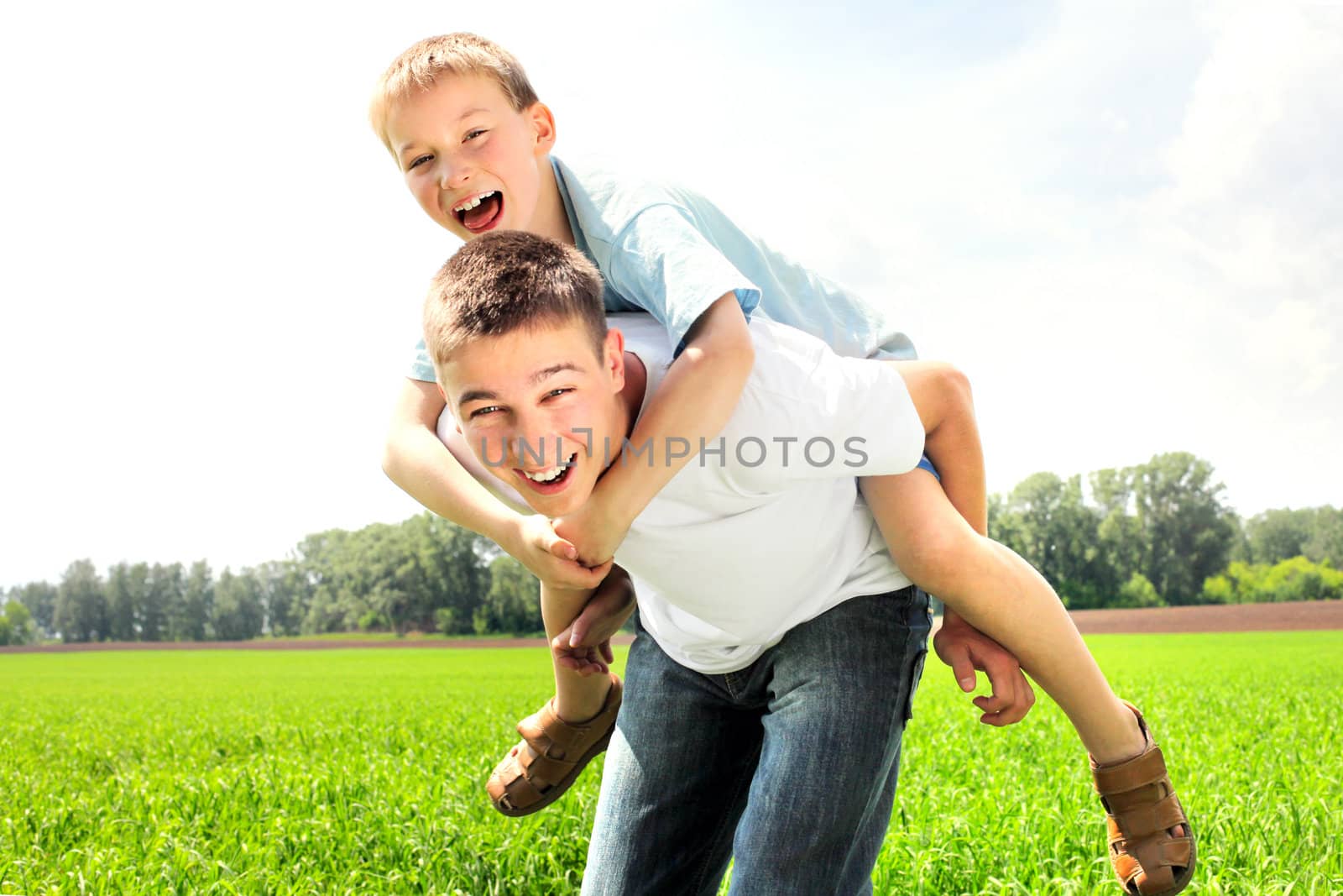 happy brothers by sabphoto