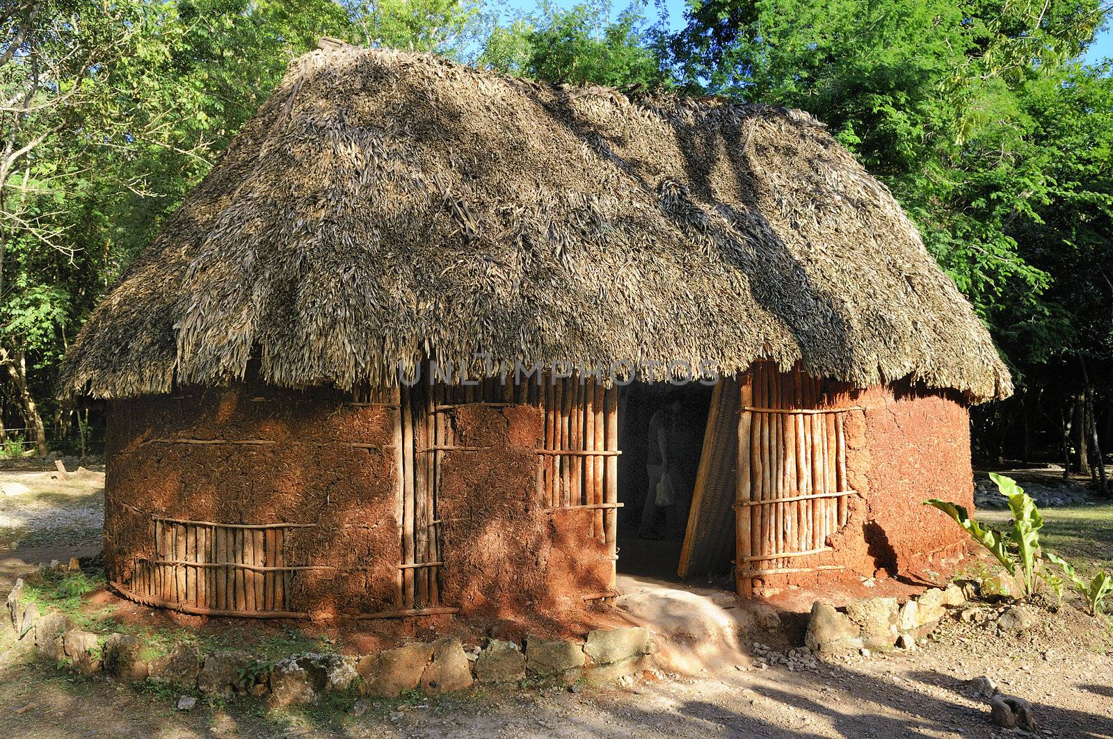 traditional mayan home  by ventdusud