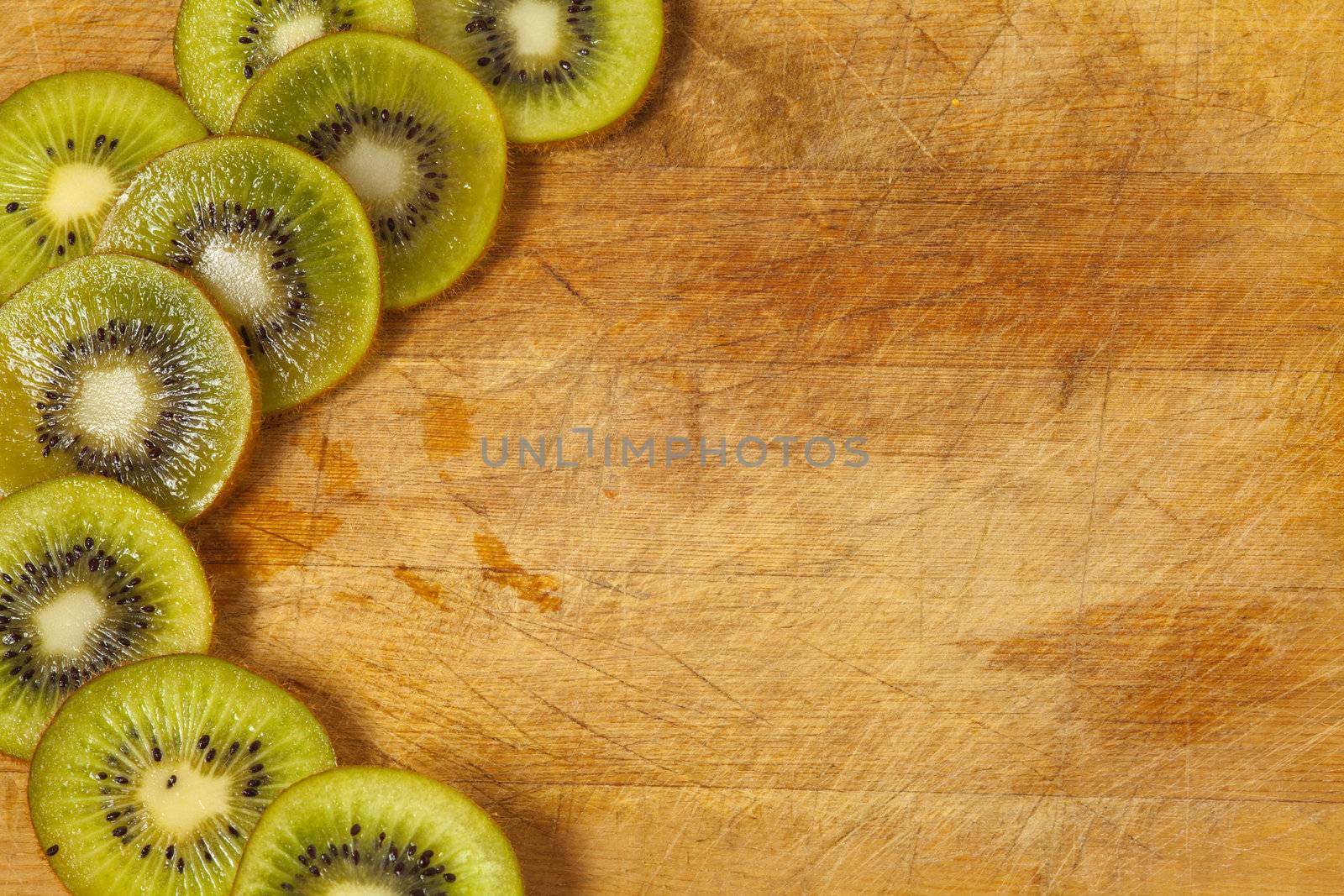 kiwi slices by anelina