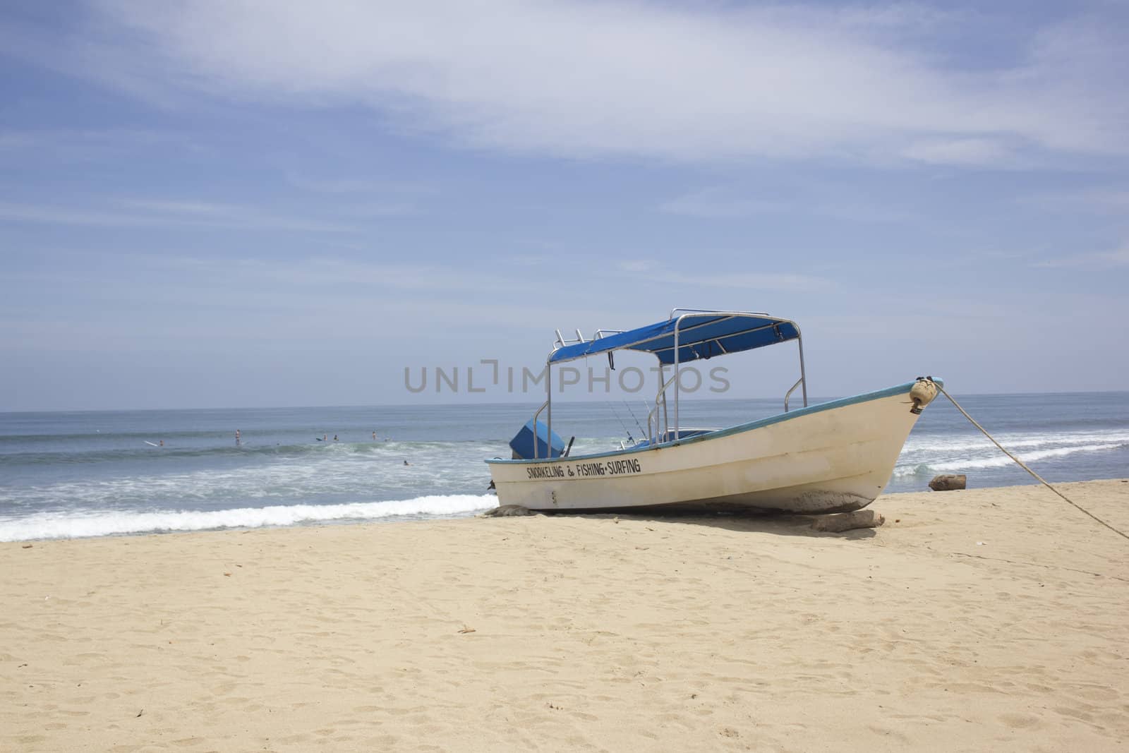 Boat on the beach by jeremywhat
