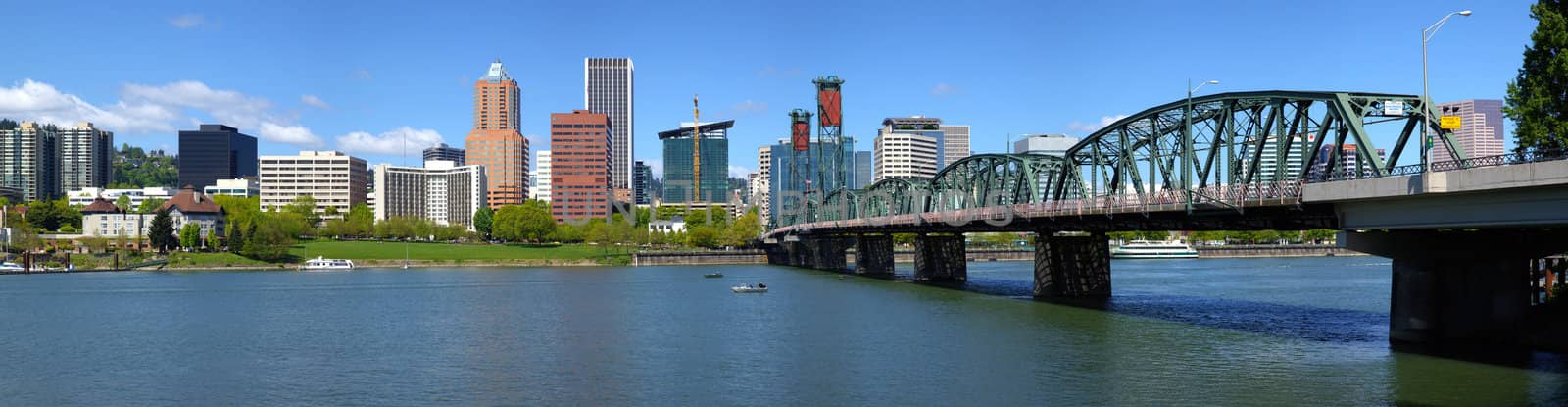 Portland Oregon skyline panorama. by Rigucci