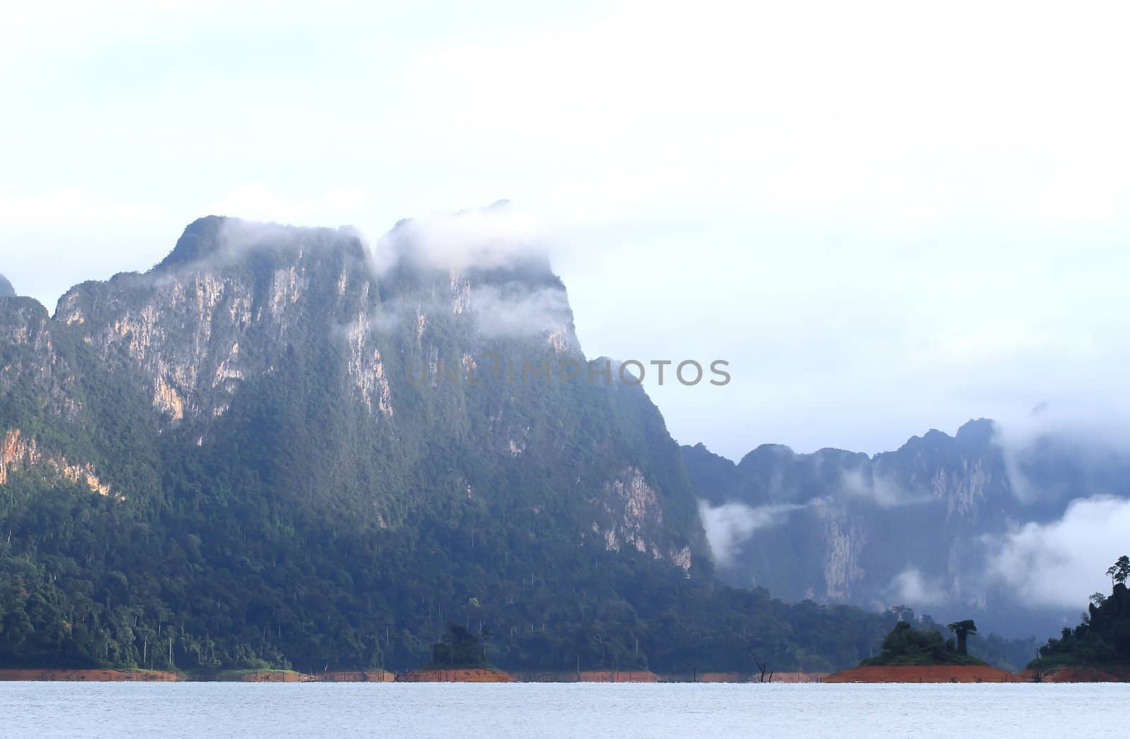 Khao-Sok, the popular national park of Thailand 
 by rufous