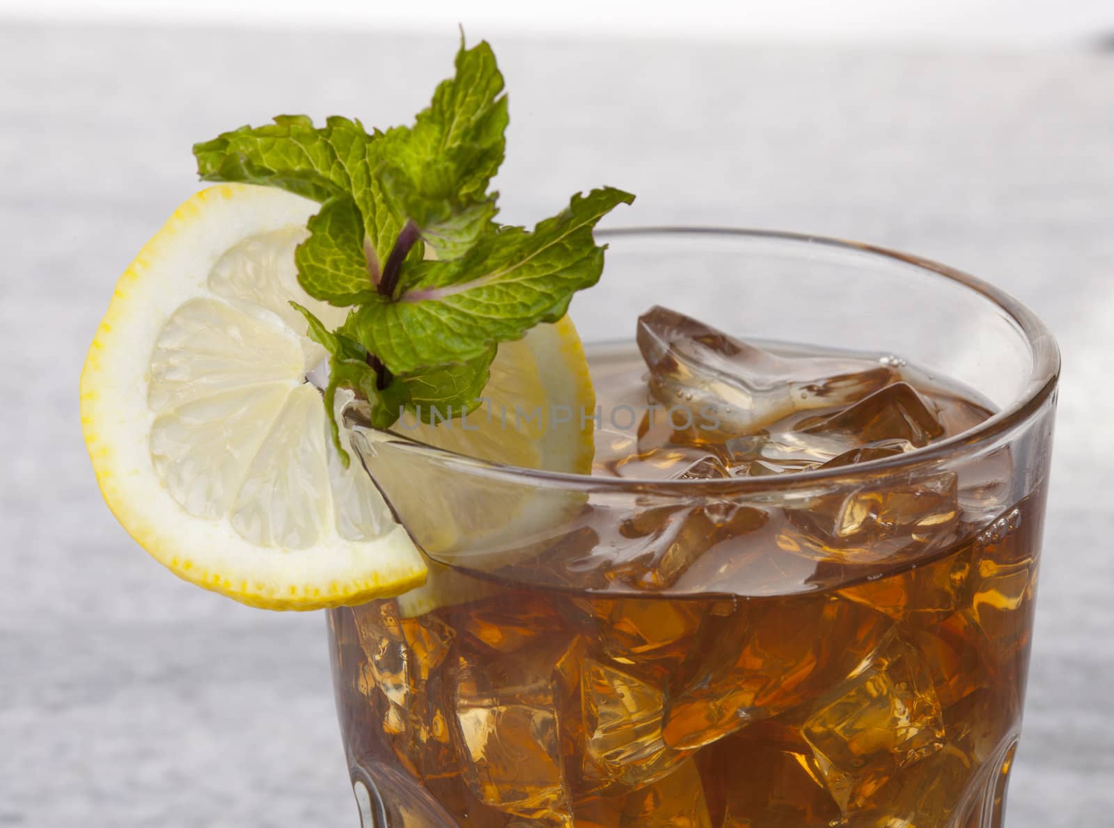 Fresh Ice Tea with lemon and peppermint