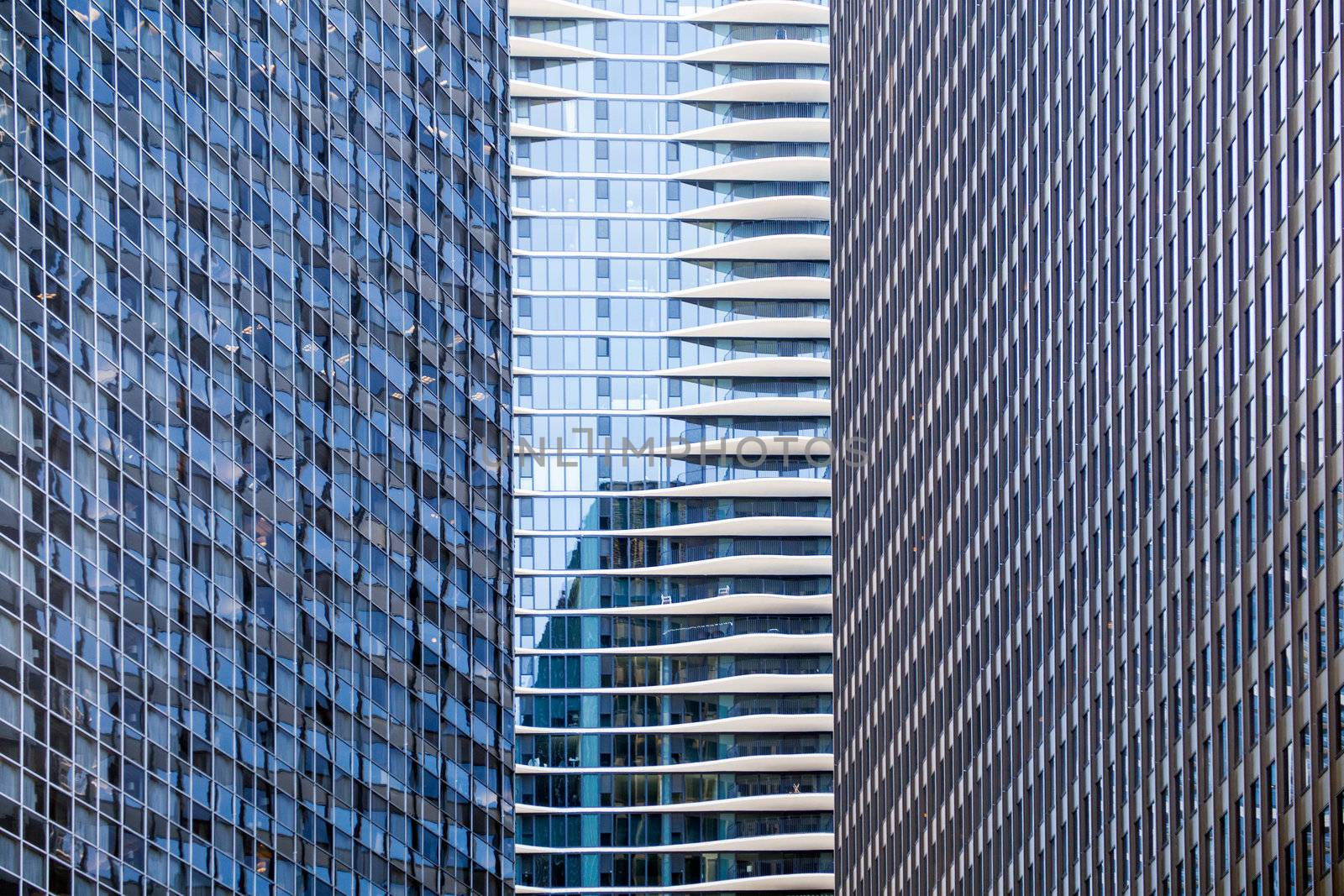 Distinctive condo hotel nestles between two large office buildings in Chicago