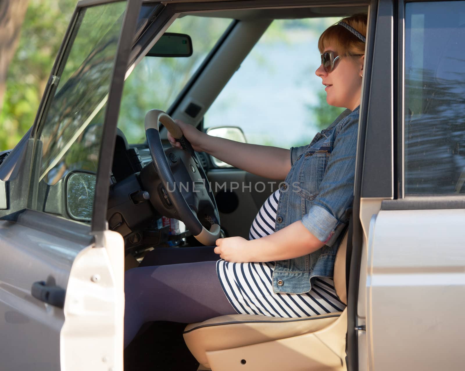 Pregnant woman at the wheel of car by Discovod