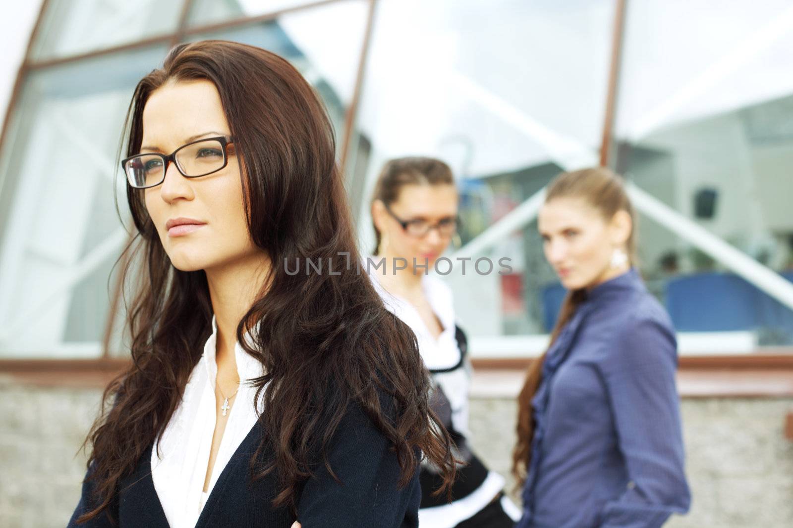 outdoor business girlfriends stay together