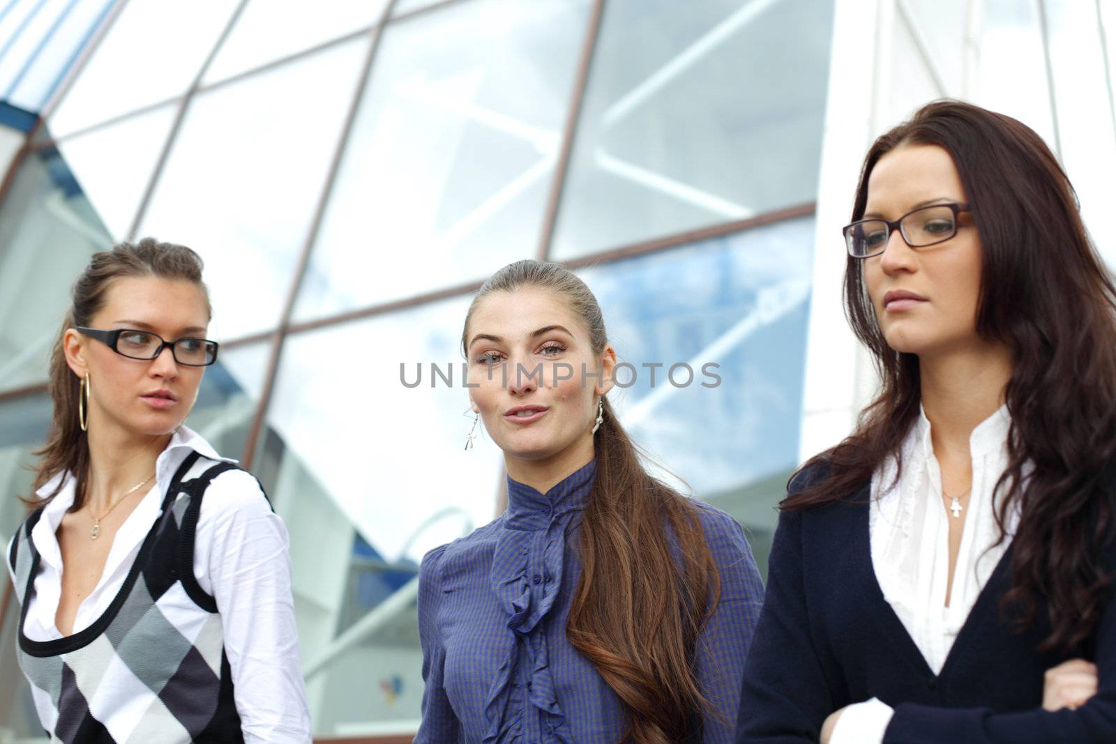 outdoor business girlfriends stay together