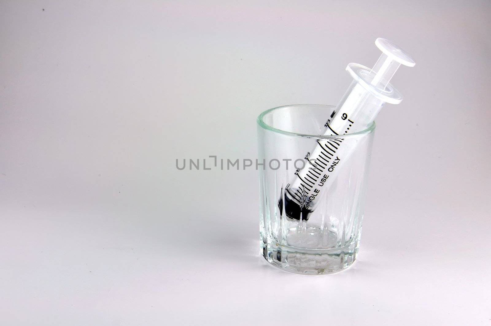 Syringe by phanlop88