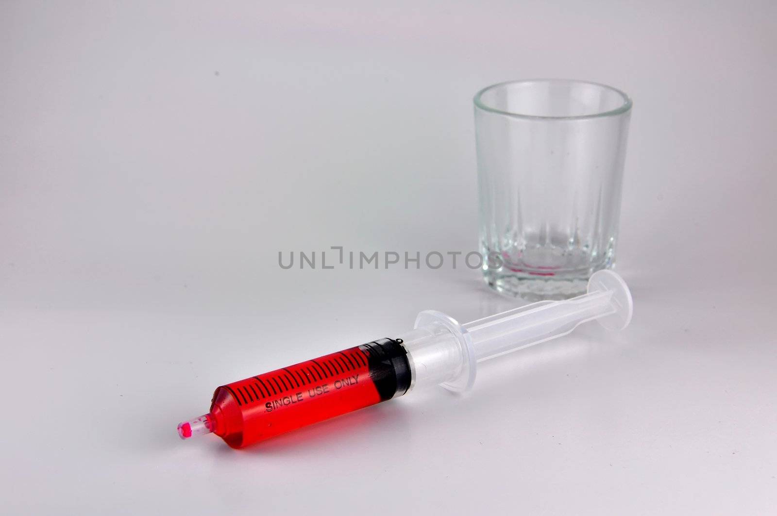 Syringe by phanlop88