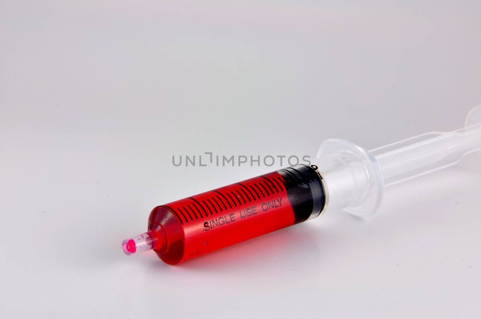 Syringe by phanlop88