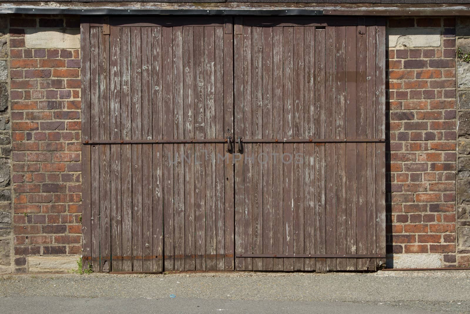 Garage door. by richsouthwales