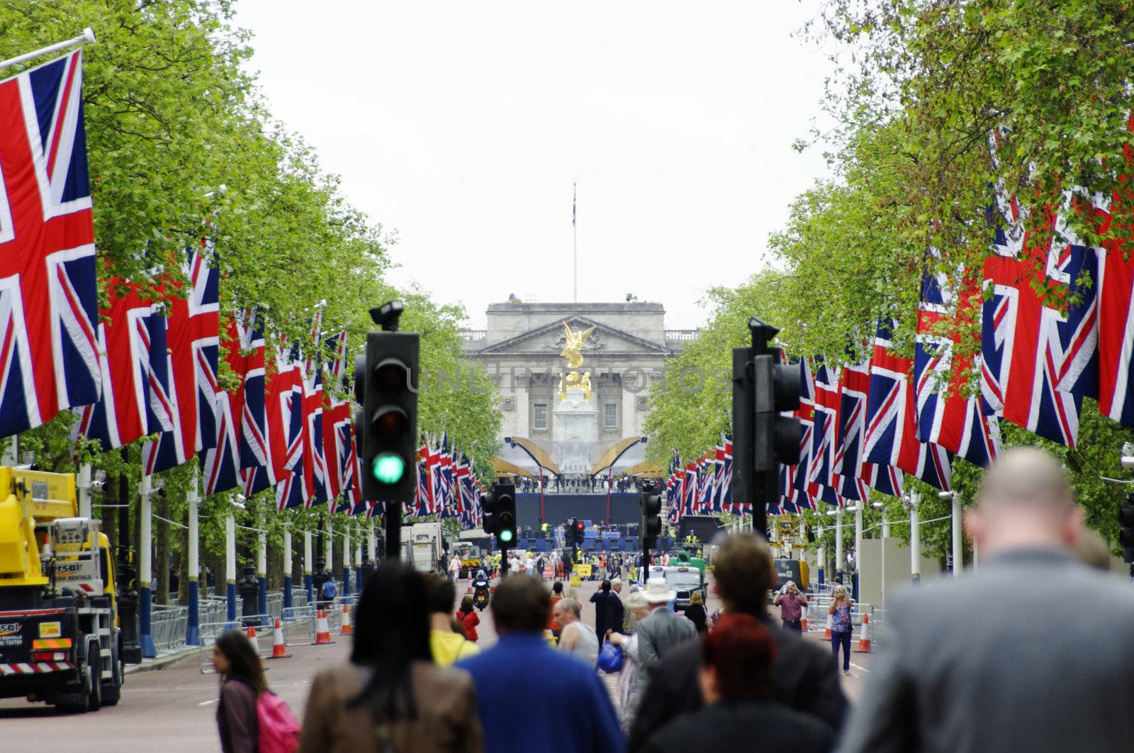 LONDON, UK, Friday 1 June 1, 2012. Preparation and decoration of the Mall and Buckingham Palace for the Queen's Diamond Jubilee main celebrations which will be held during the Central Weekend from June 2 to June 5, 2012.