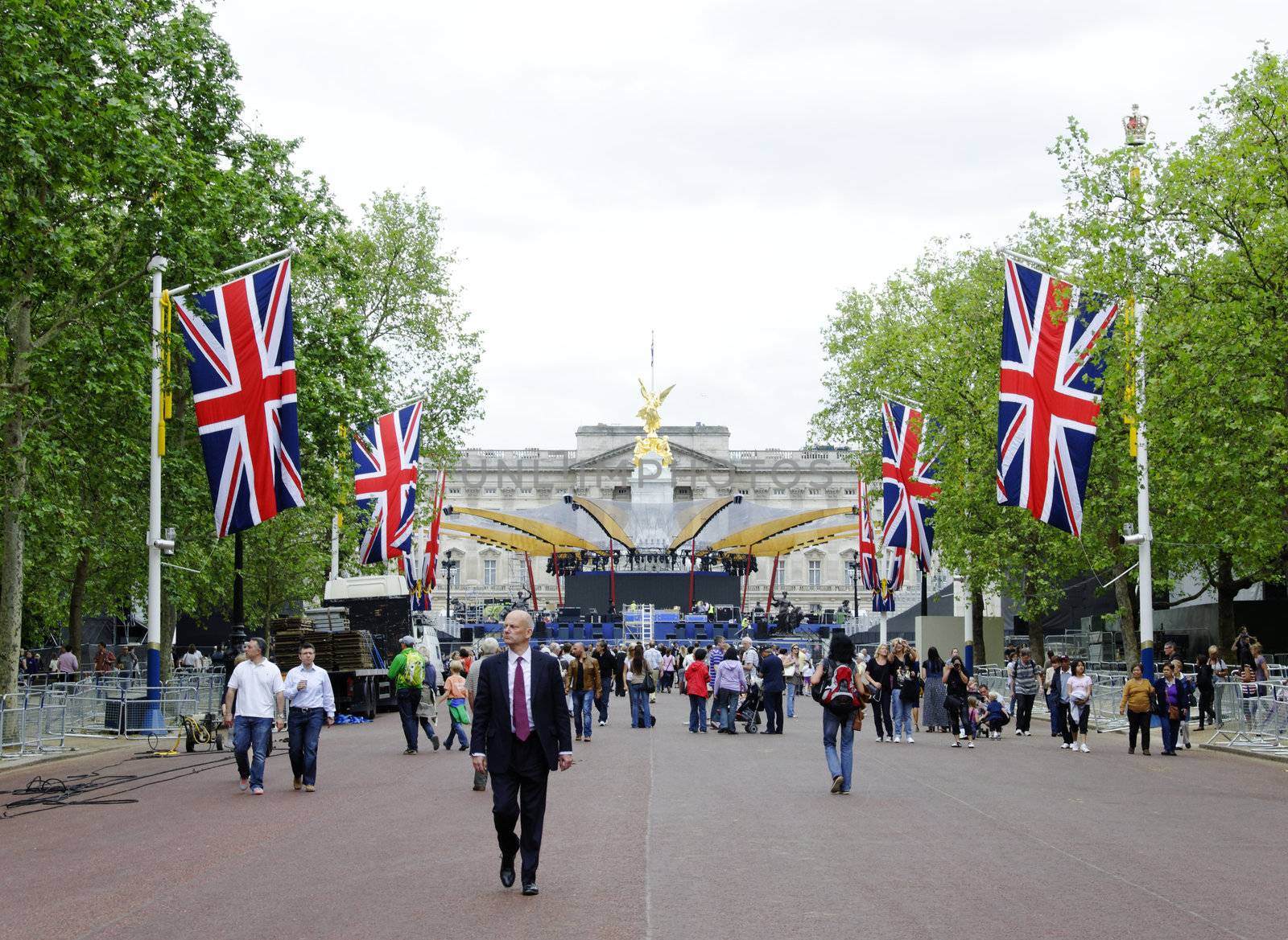 LONDON, UK, Friday 1 June 1, 2012. Preparation and decoration of the Mall and Buckingham Palace for the Queen's Diamond Jubilee main celebrations which will be held during the Central Weekend from June 2 to June 5, 2012.