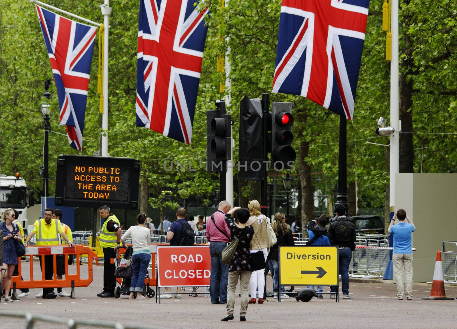 LONDON, UK, Friday 1 June 1, 2012. Preparation and decoration of the Mall and Buckingham Palace for the Queen's Diamond Jubilee main celebrations which will be held during the Central Weekend from June 2 to June 5, 2012.