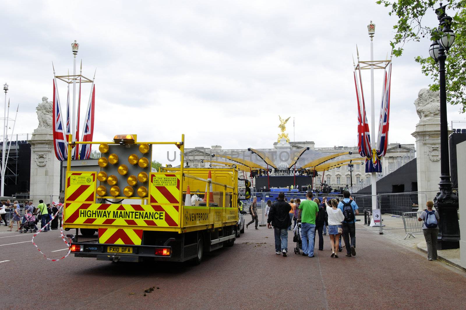 LONDON, UK, Friday 1 June 1, 2012. Preparation and decoration of the Mall and Buckingham Palace for the Queen's Diamond Jubilee main celebrations which will be held during the Central Weekend from June 2 to June 5, 2012.