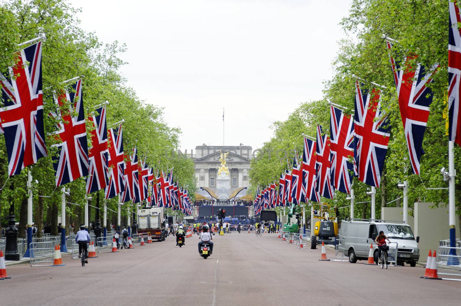 LONDON, UK, Friday 1 June 1, 2012. Preparation and decoration of the Mall and Buckingham Palace for the Queen's Diamond Jubilee main celebrations which will be held during the Central Weekend from June 2 to June 5, 2012.