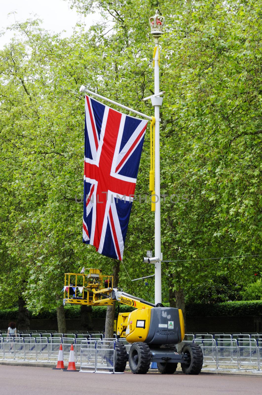 LONDON, UK, Friday 1 June 1, 2012. Preparation and decoration of the Mall and Buckingham Palace for the Queen's Diamond Jubilee main celebrations which will be held during the Central Weekend from June 2 to June 5, 2012.