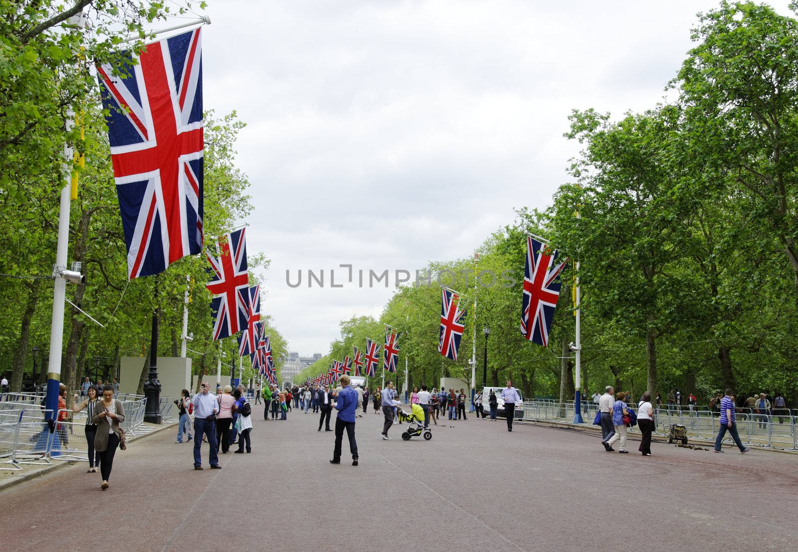 LONDON, UK, Friday 1 June 1, 2012. Preparation and decoration of the Mall and Buckingham Palace for the Queen's Diamond Jubilee main celebrations which will be held during the Central Weekend from June 2 to June 5, 2012.