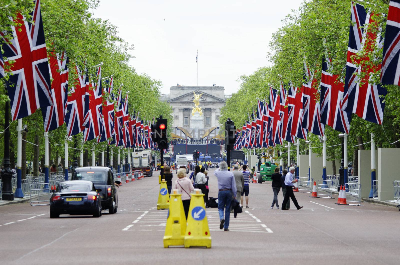 LONDON, UK, Friday 1 June 1, 2012. Preparation and decoration of the Mall and Buckingham Palace for the Queen's Diamond Jubilee main celebrations which will be held during the Central Weekend from June 2 to June 5, 2012.