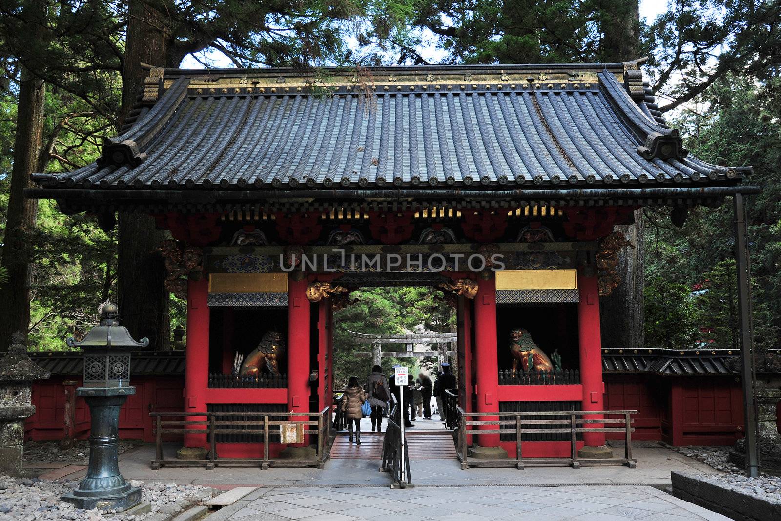 world heritage toshogu shrine red gate entrance