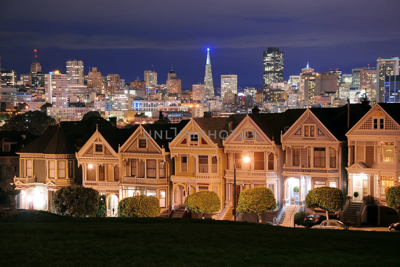 The famouse landmark of victorian house at Alamo Square, San Francisco