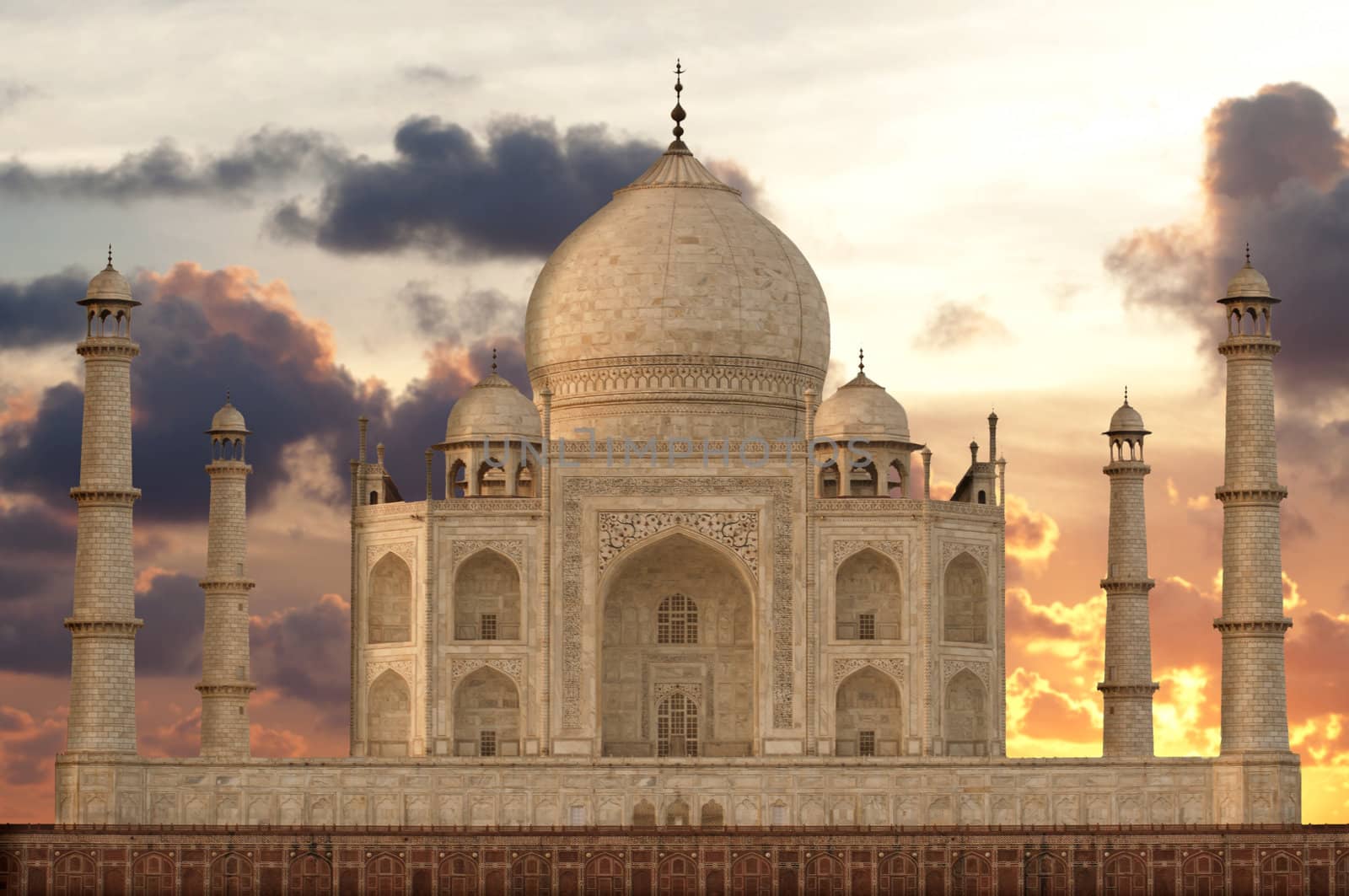 Sunset over Taj Mahal mausoleum by johnnychaos