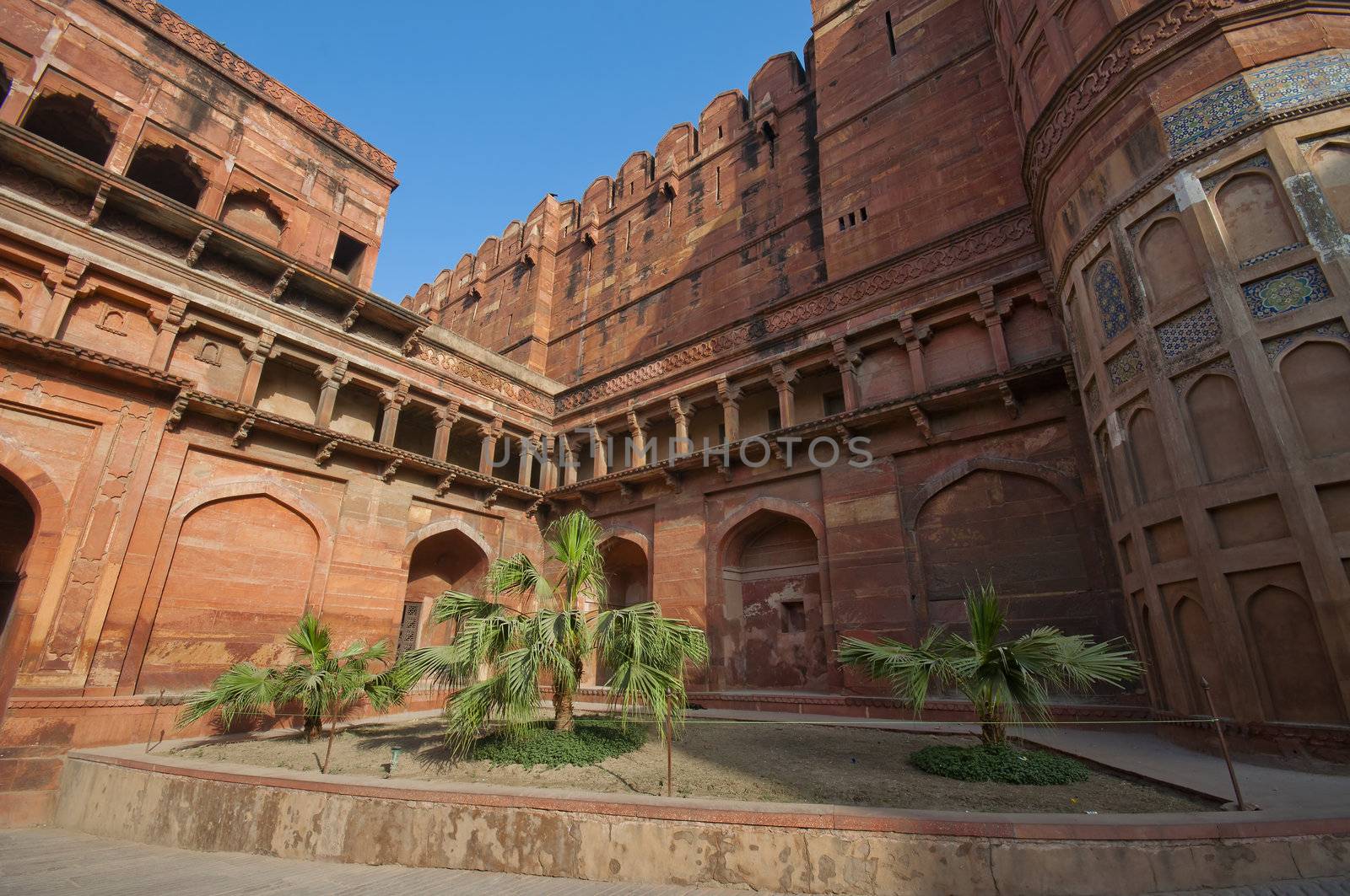 Agra Fort in India by johnnychaos