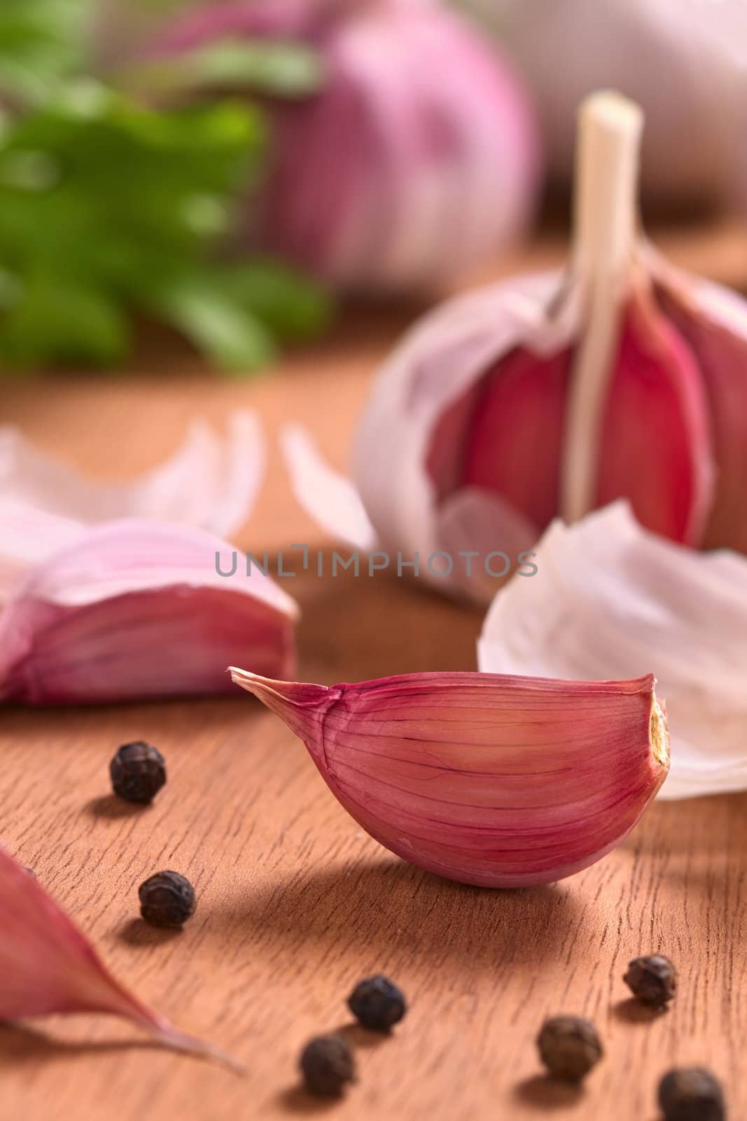 Garlic Cloves and Pepper Corns by ildi