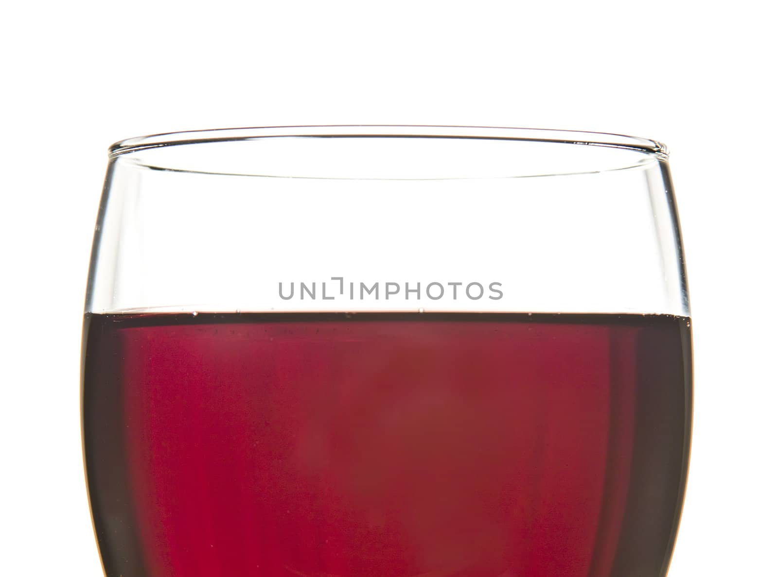 glass of red wine by smoki