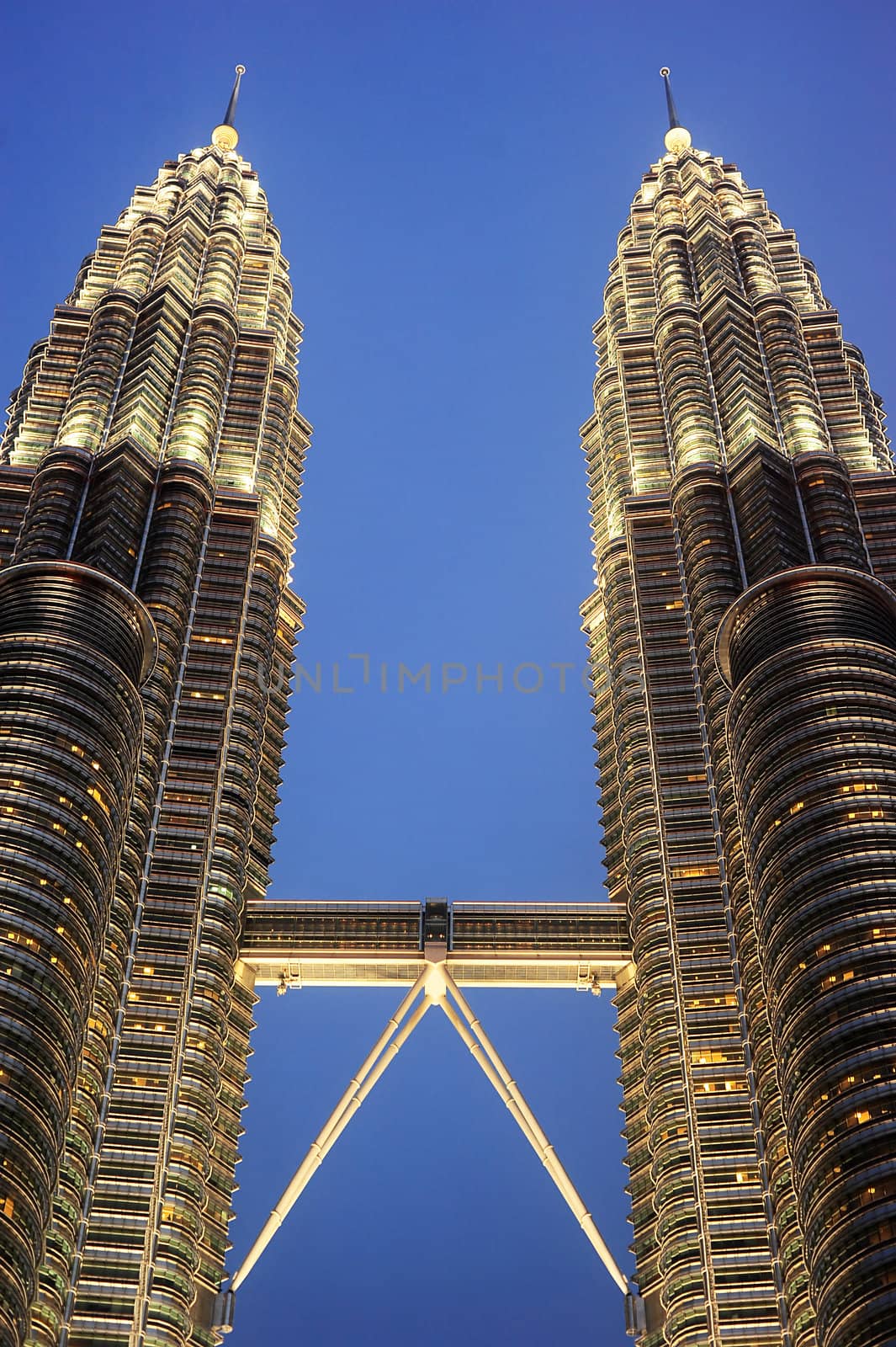 Petronas Twin Towers by joyfull