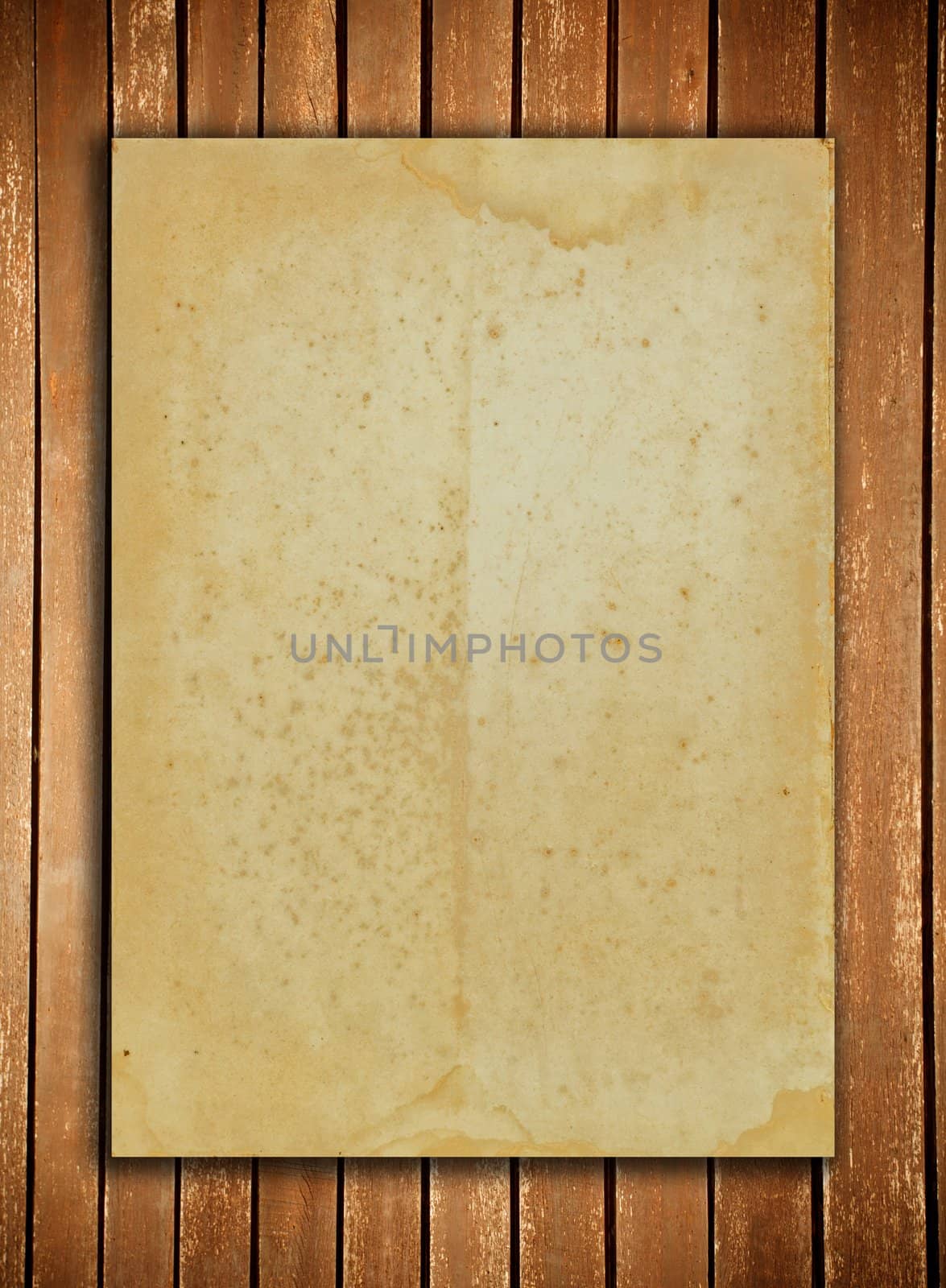 Old paper on the wood pattern