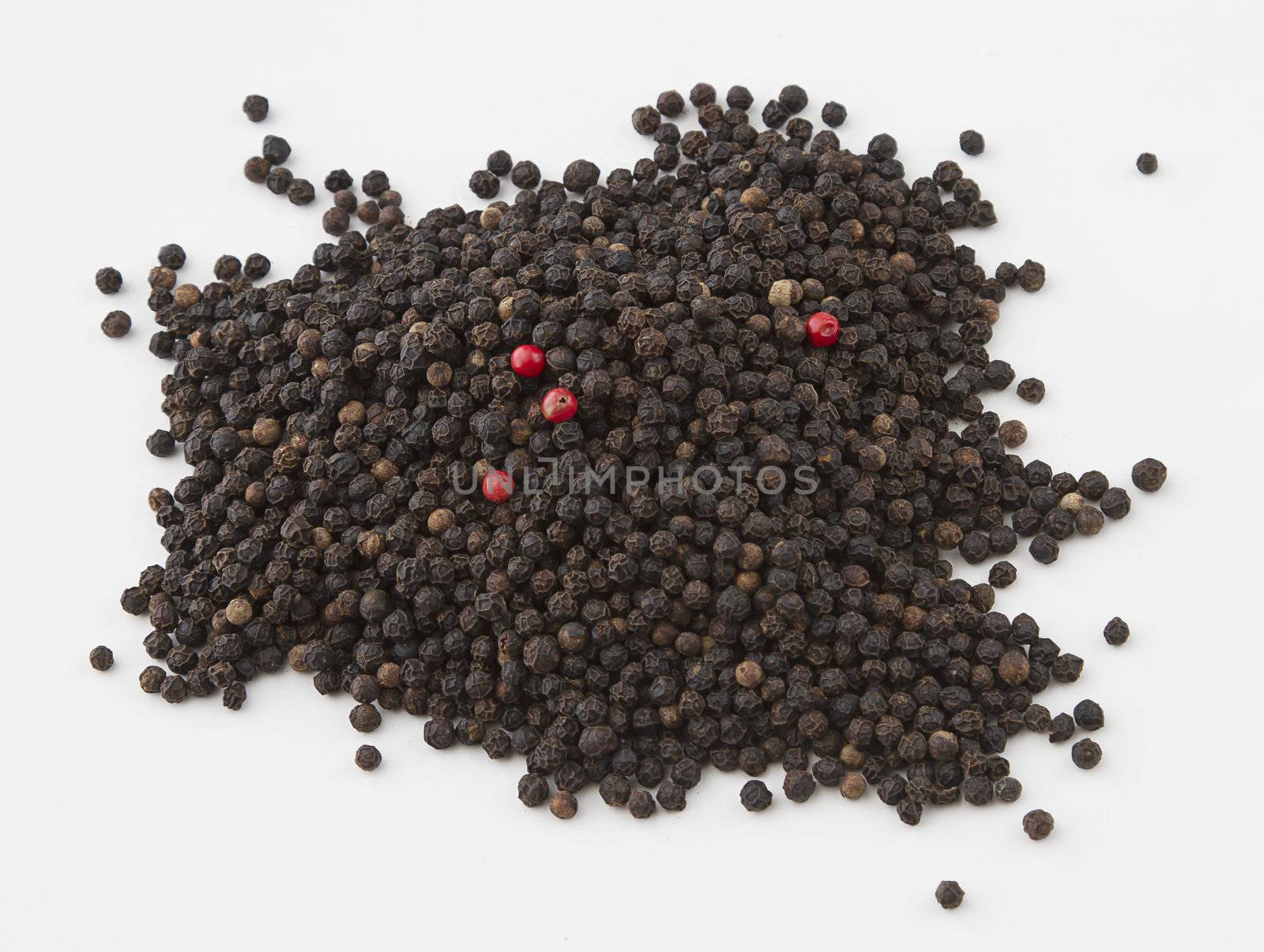 pile of ungrounded black pepper, four acorn of red pepper