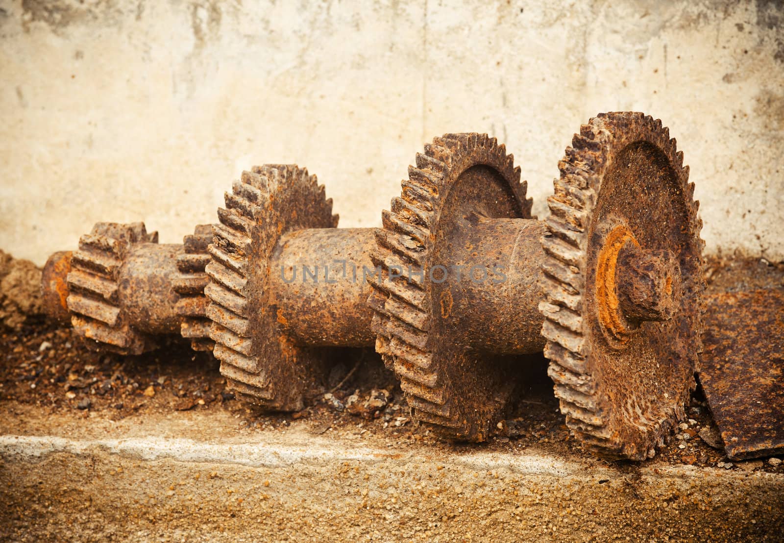 The gears on the old cement