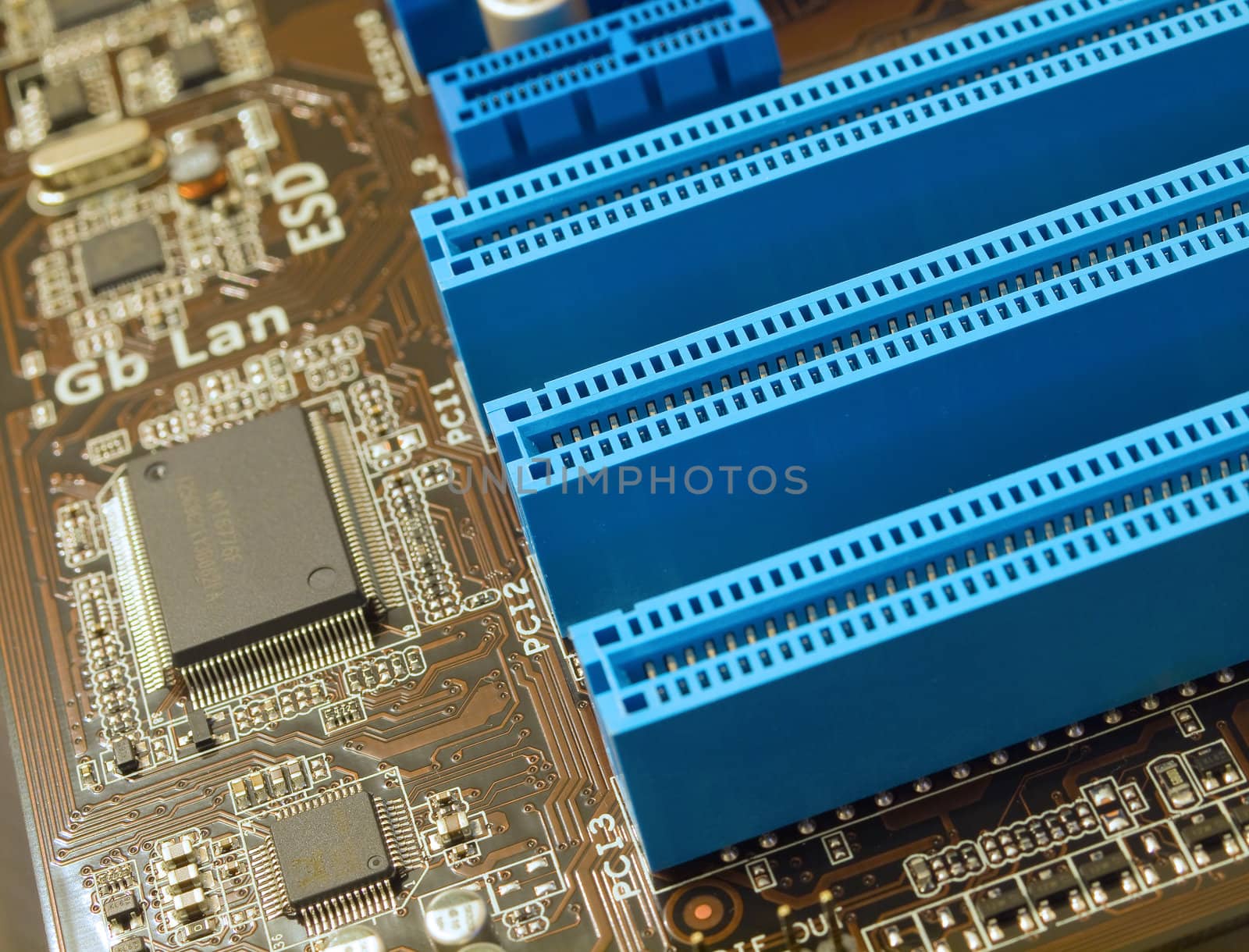 PCI slots closeup by kvinoz