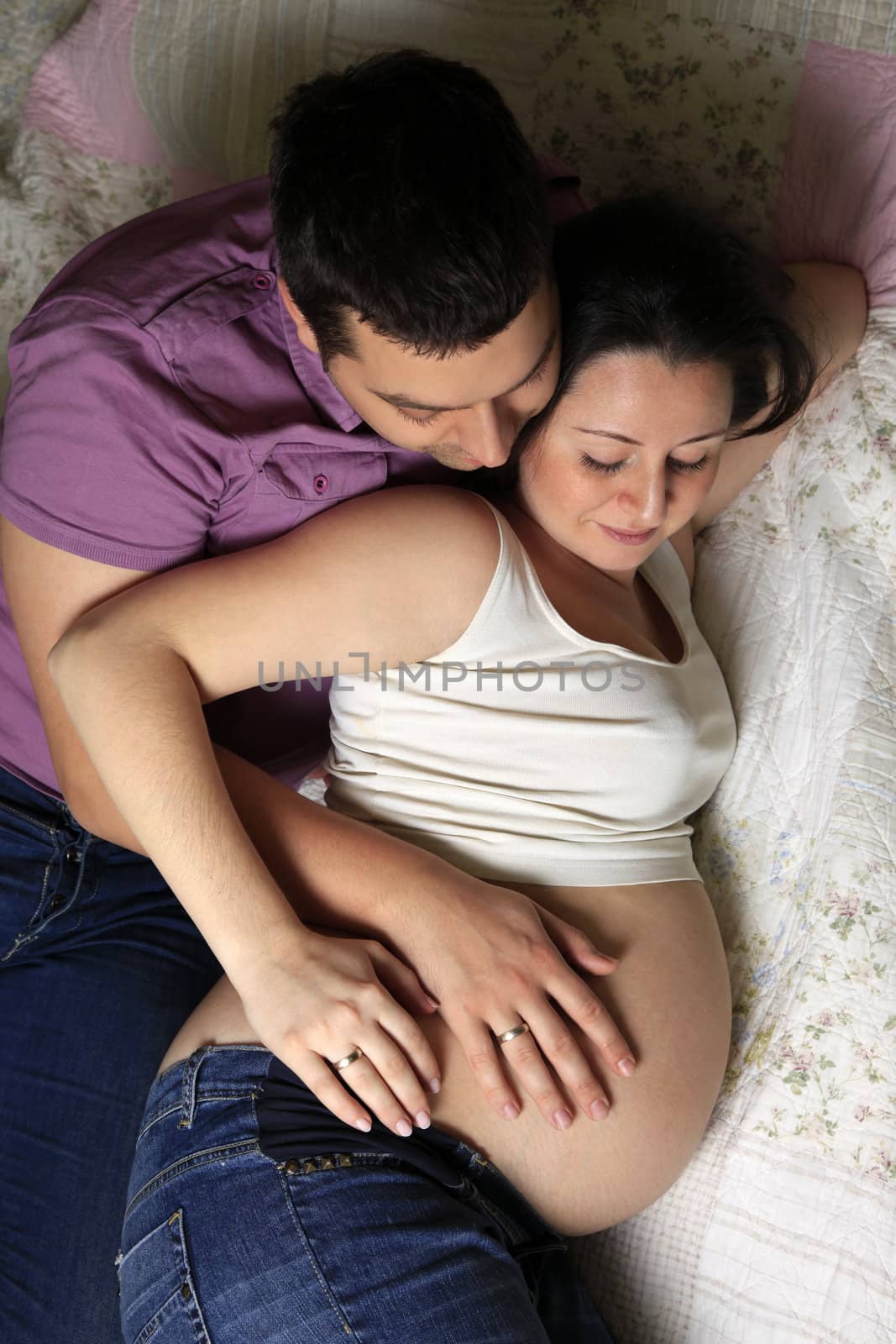 Portrait of a happy pregnant woman and of her husband at home