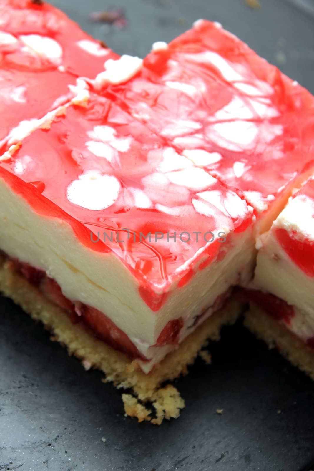 yogurt strawberry cake pieces by Teka77