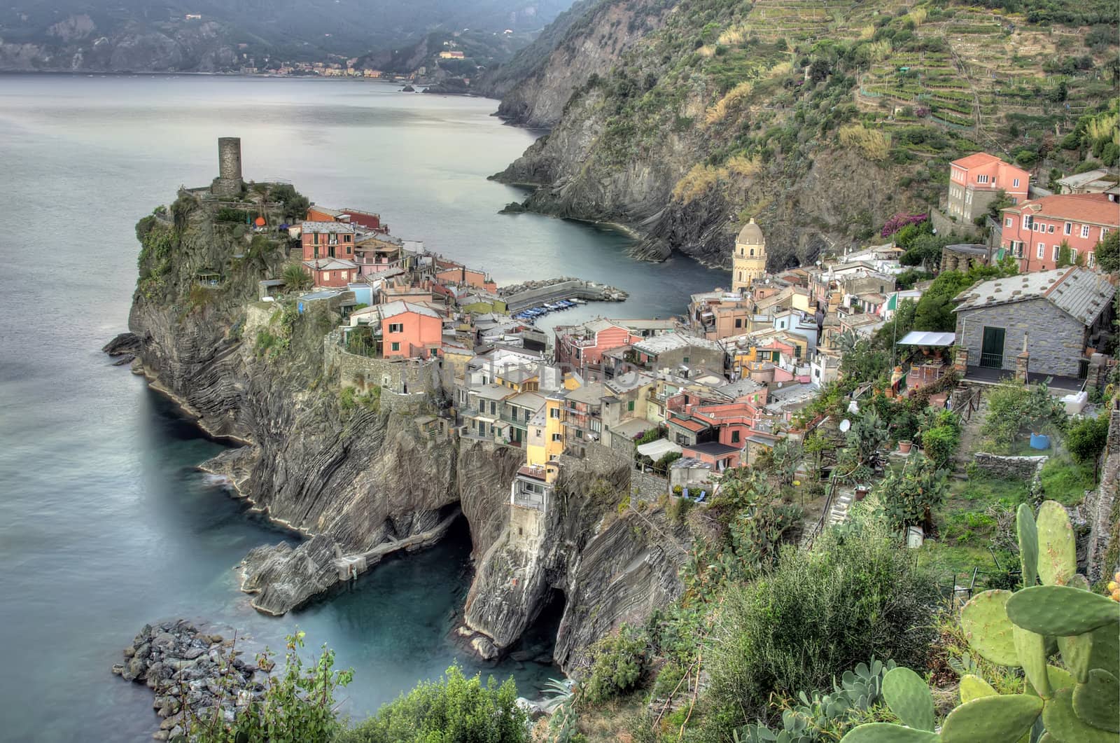 Cinque Terre, Vernazza fishing village, Italy 