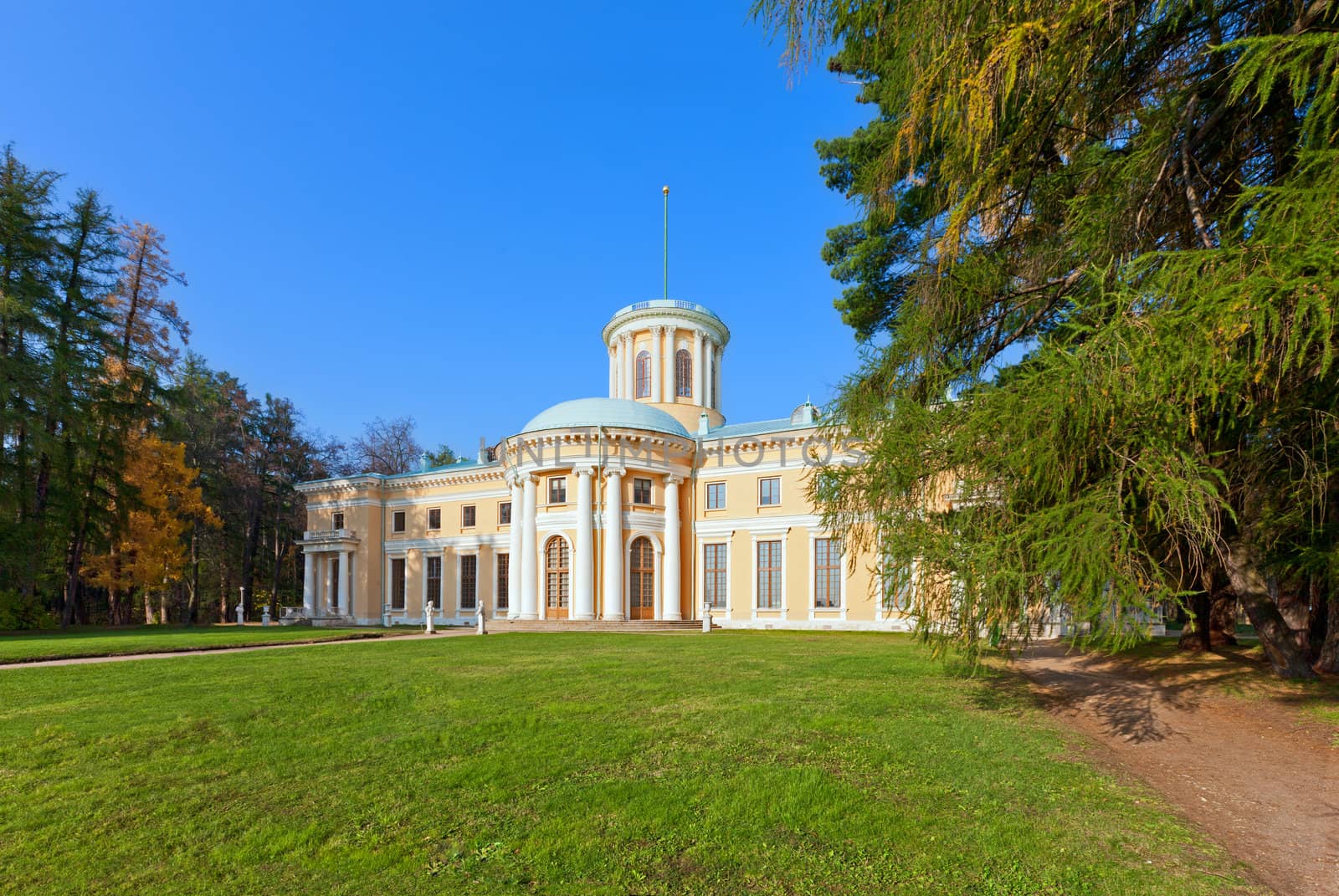 Museum-Estate of Arkhangelskoye. Grand Palace. by vladimir_sklyarov