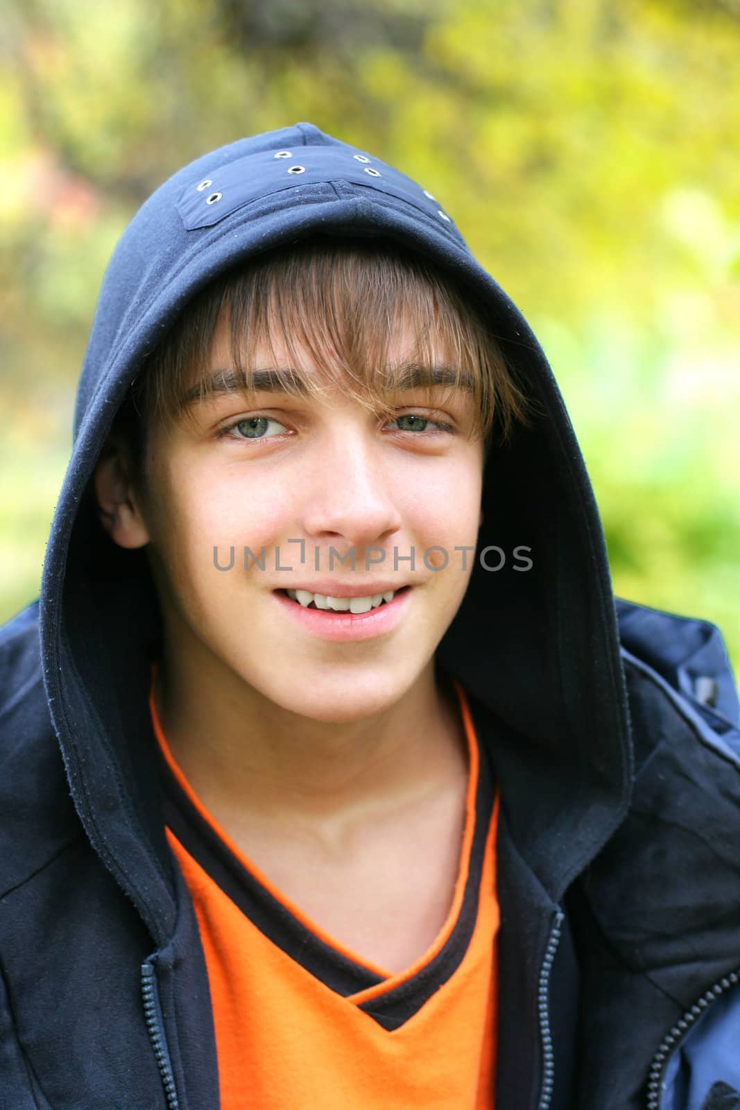 teenager portrait in the autumn park