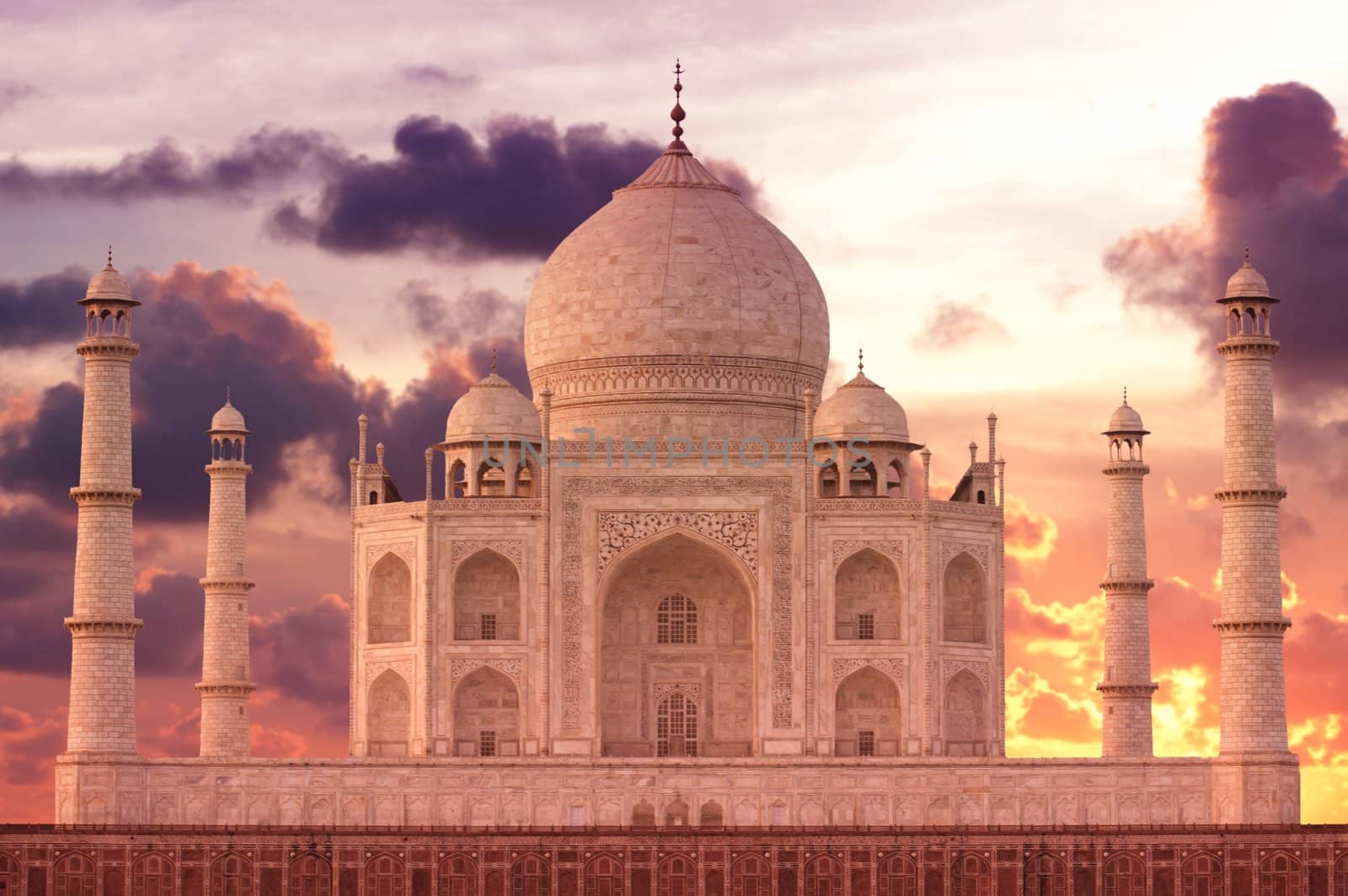 Sunset over Taj Mahal mausoleum by johnnychaos