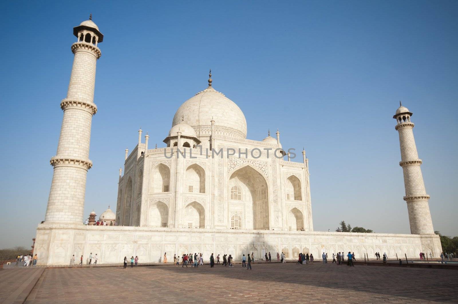 Taj Mahal mausoleum by johnnychaos