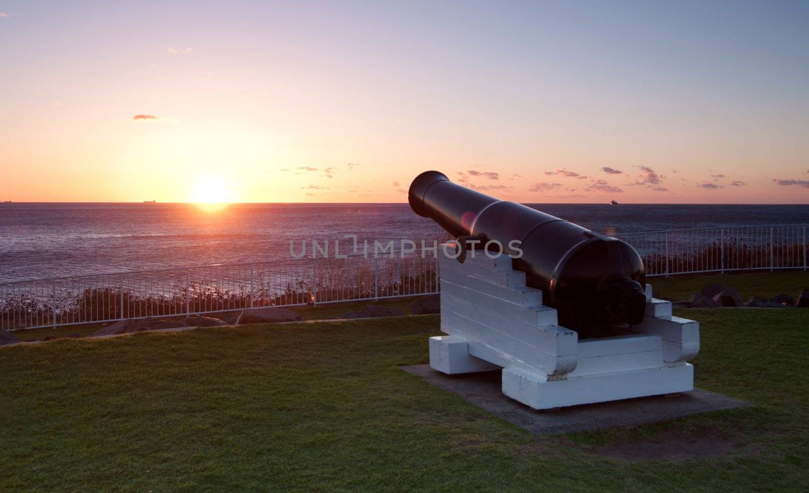 sunrise over the ocean and cannons at wollongong