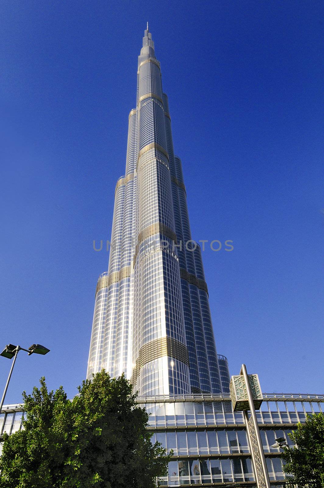 Burj Khalifa and Adress hotel, Dubaï, United Arab Emirates by ventdusud