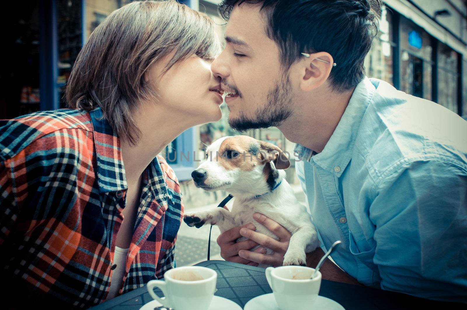 couple at the bar with jack russell in the city