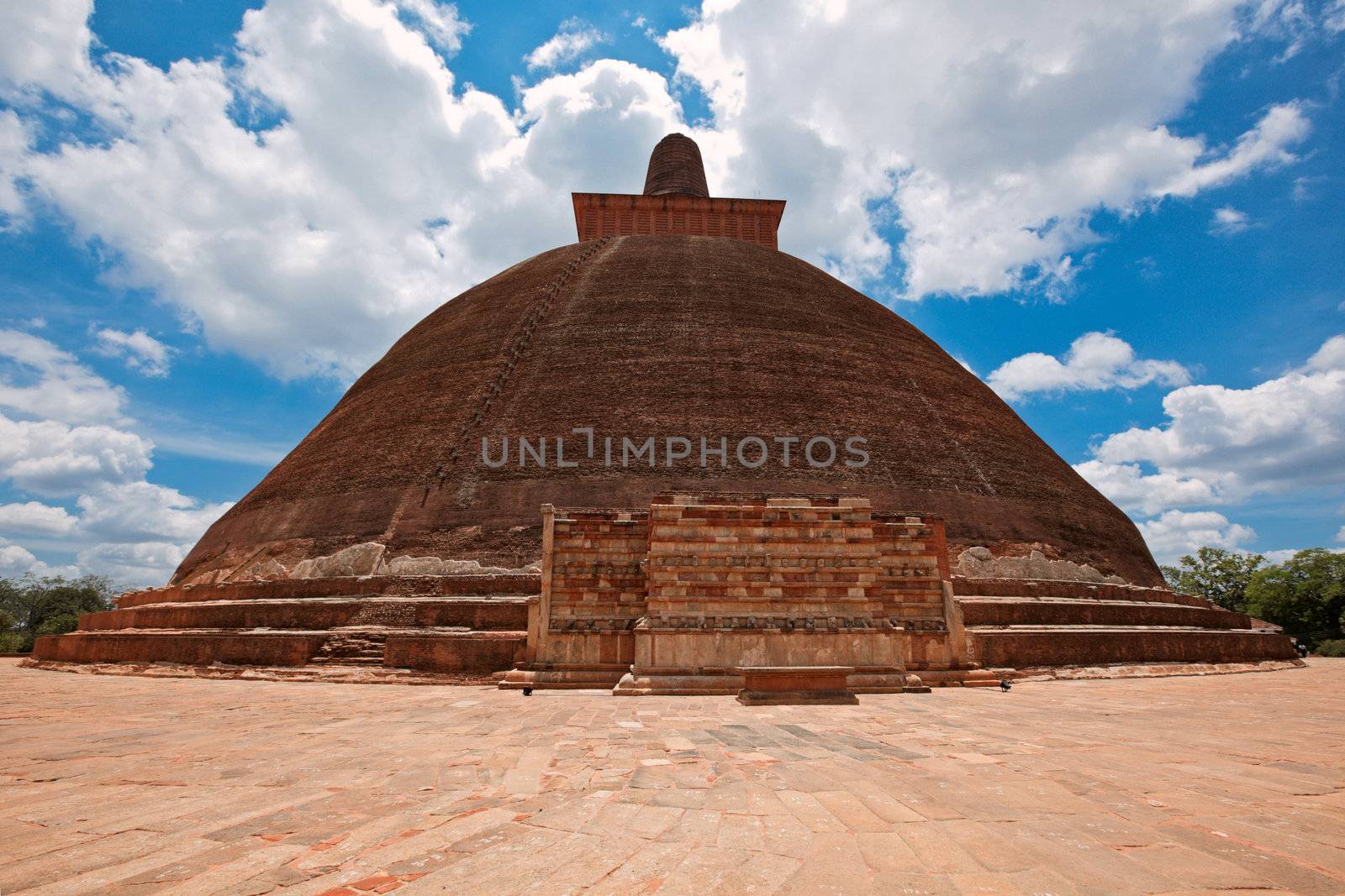 Jetavaranama dagoba  (stupa). Anuradhapura, Sri Lanka