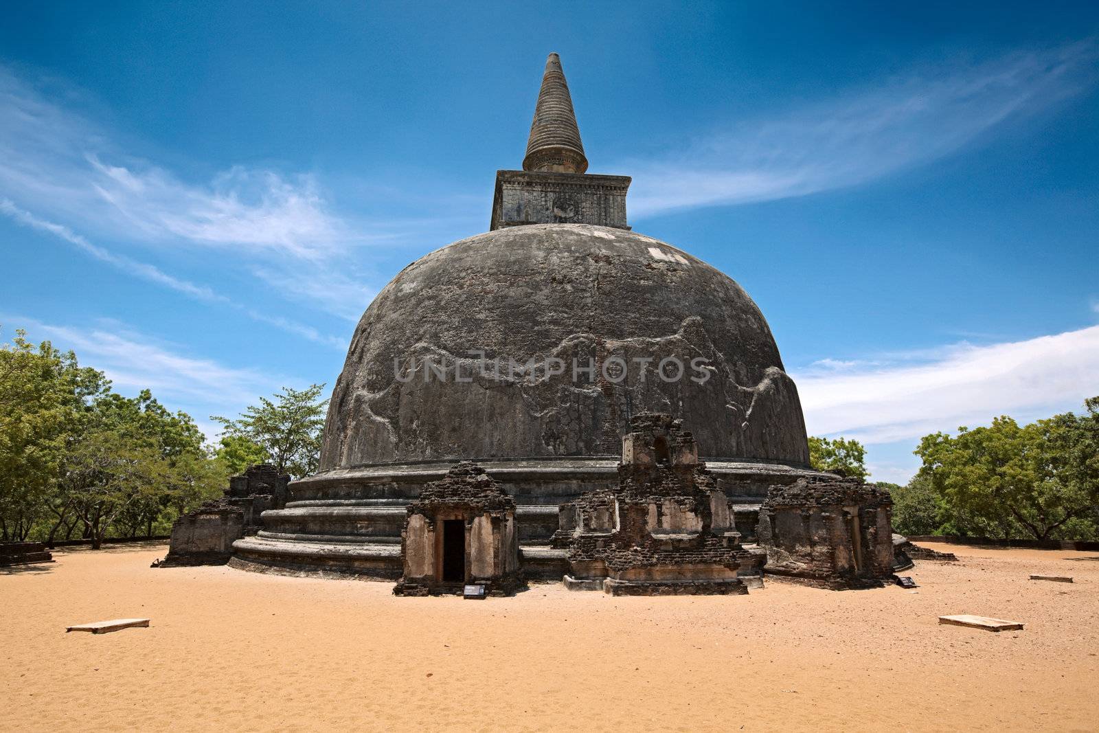 Kiri Vihara - ancient buddhist dagoba (stupa) by dimol