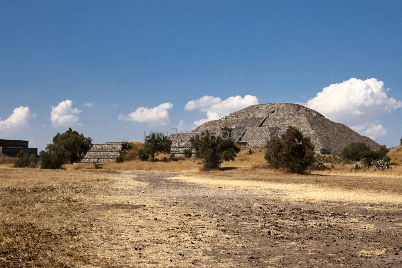 Teotihuacan Pyramids by dimol