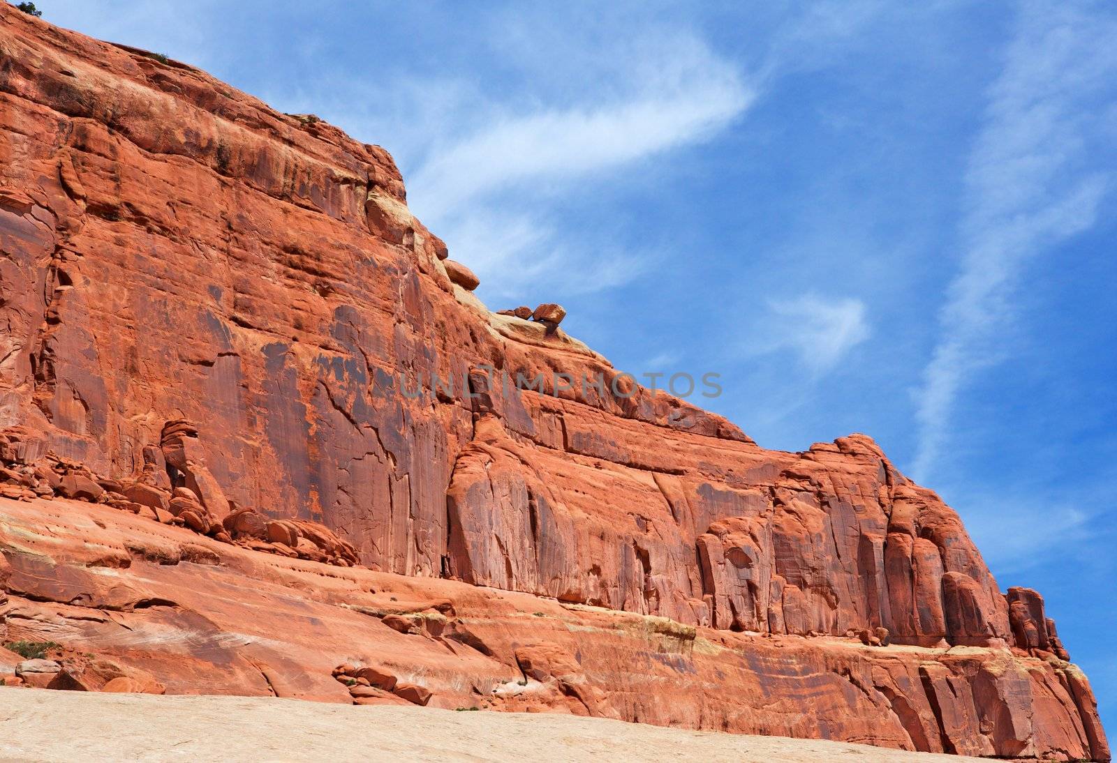 Arches Park red rock ridge with wispy cirrus clouds