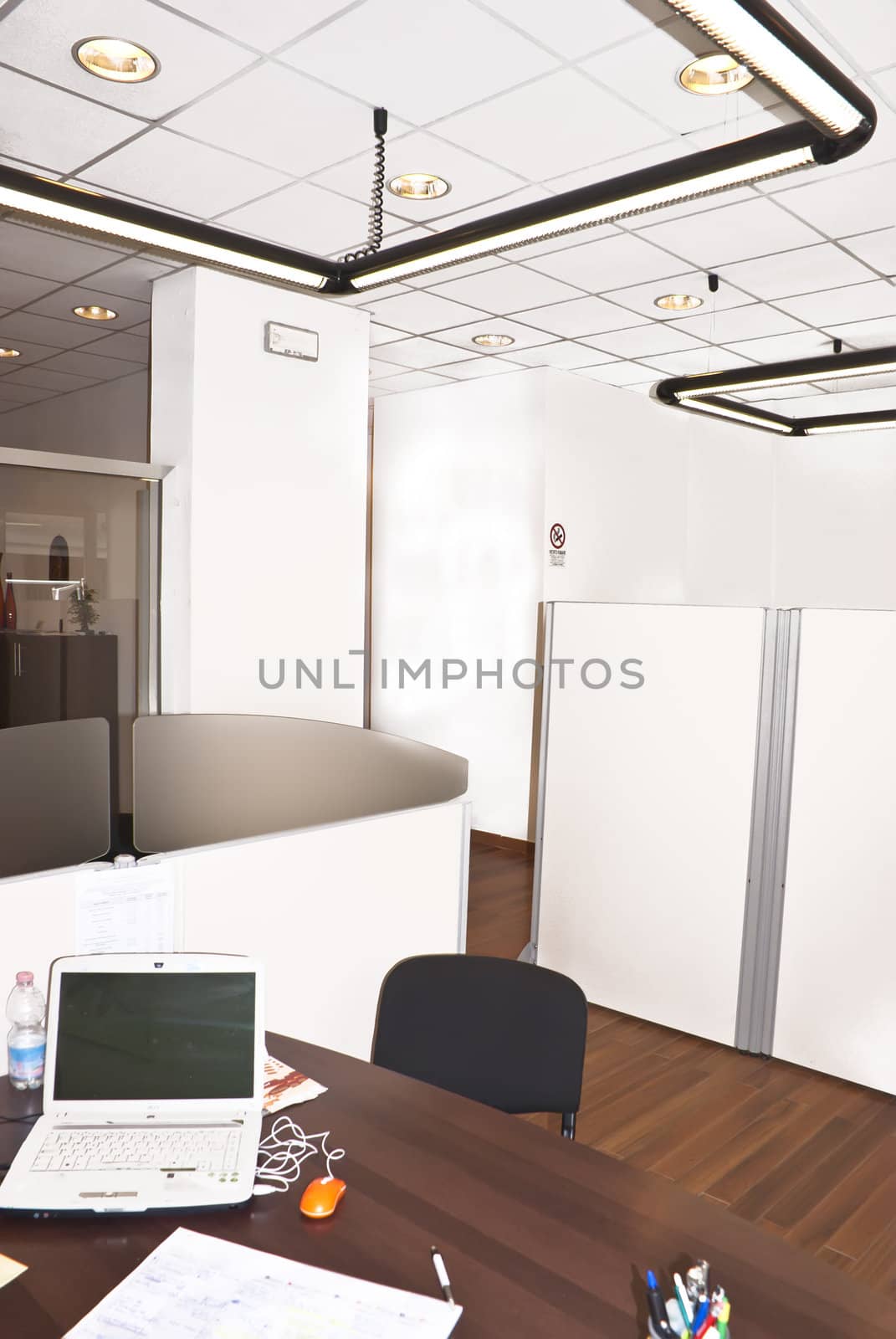 Modern office interior design by gandolfocannatella