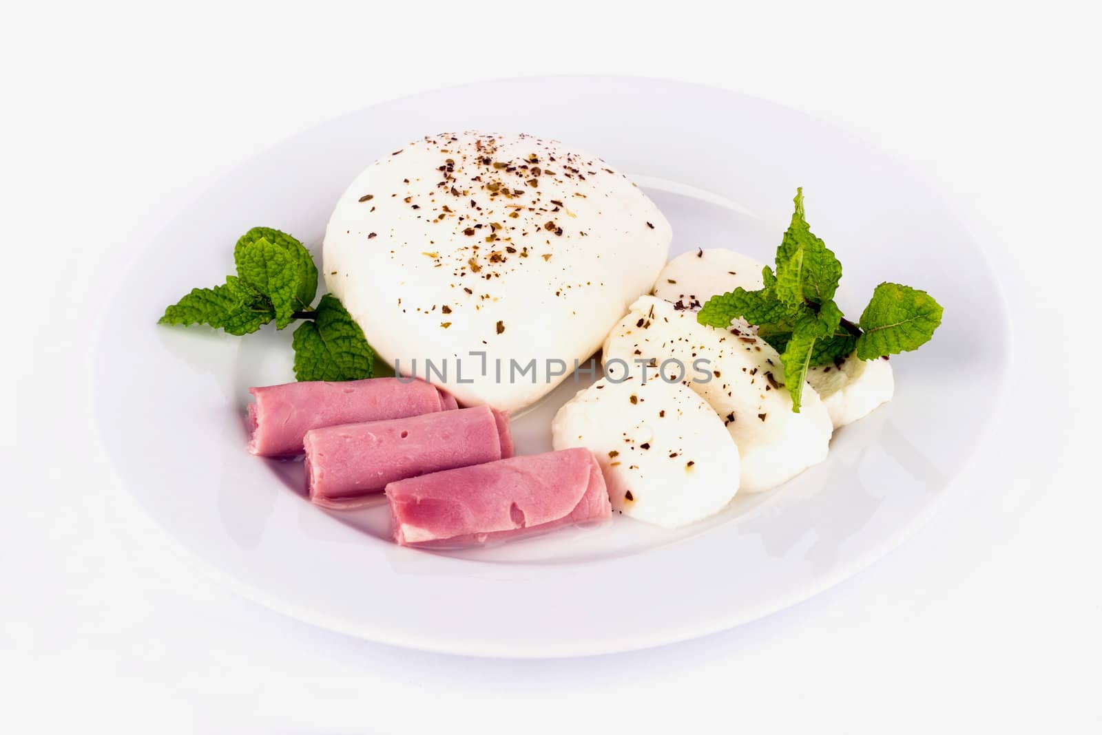 Mozzarella cheese and ham on the plate.
